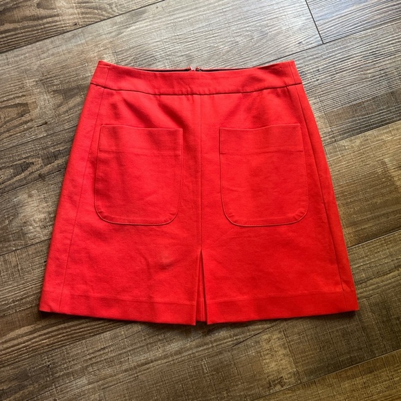 Red mini skirt w/ zipper closure + pockets made from 100% polyester - Picture 1 of 3